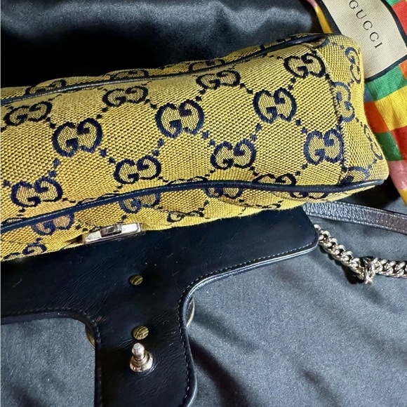 Gucci Marmont Women's Shoulder Bag - Picture 6 of 15
